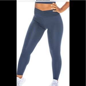 Ethos Crossover Leggings in Nasa Navy Size M